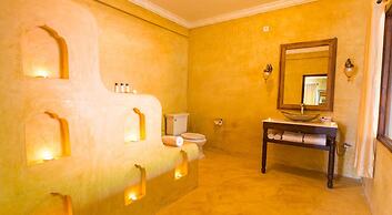 Aura Resort & Spa