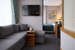 Momento Golden Horn Hotel