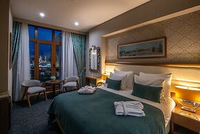 Momento Golden Horn Hotel