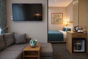 Momento Golden Horn Hotel