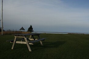 Amherst Shore Country Inn