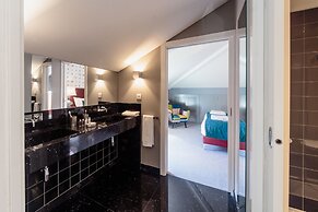 Dear Lisbon - Gallery House