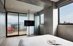 Waterfront Hotel