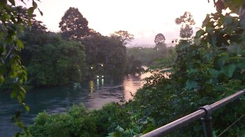 Baandin Chiewlarn Resort