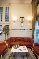 A Royal Suit Hotel