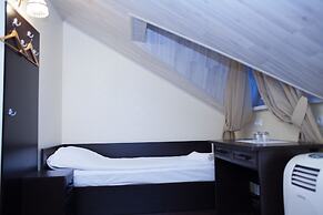 Parallel Hotel