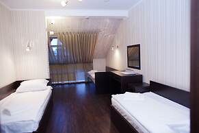 Parallel Hotel