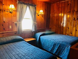 Green Gables Bungalow Court
