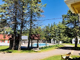 Green Gables Bungalow Court