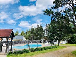 Green Gables Bungalow Court