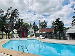Green Gables Bungalow Court