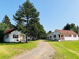 Green Gables Bungalow Court