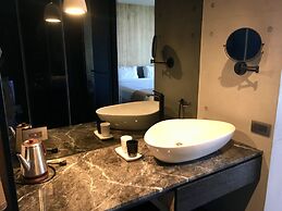 Something Easy Inn