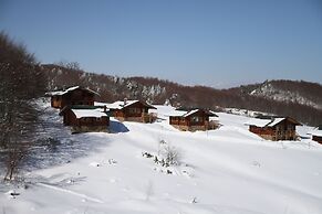 Sfendamos Wood Village