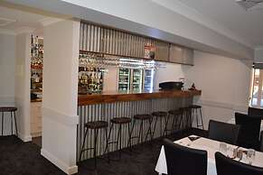 Bushmans Motor Inn