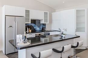 Luxury 3BR Waterfront Penthouse
