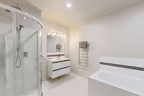 Luxury 3BR Waterfront Penthouse