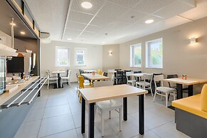 B&B HOTEL AIX EN PROVENCE Pont de l'Arc