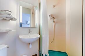 B&B HOTEL AIX EN PROVENCE Pont de l'Arc