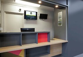 B&B HOTEL AIX EN PROVENCE Pont de l'Arc