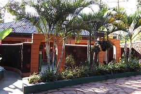 Country Lake Resort - Garuga