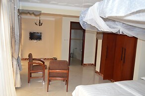 Super Paradise Hotel