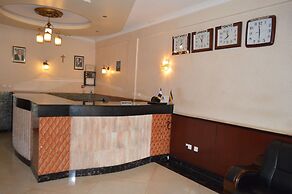 Super Paradise Hotel
