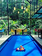 The Scarlet Villas