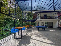 The Scarlet Villas