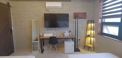 Mokpo White Windmill Guesthouse
