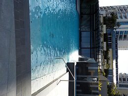 Circle on Cavill - HR Surfers Paradise