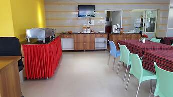 Maple Suites