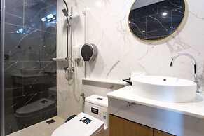 Cliff Lanta Suite