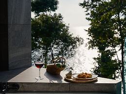 Cliff Lanta Suite