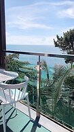 Cliff Lanta Suite