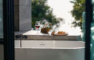 Cliff Lanta Suite
