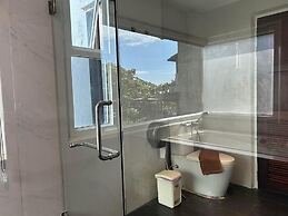 Cliff Lanta Suite