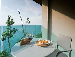 Cliff Lanta Suite