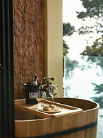 Cliff Lanta Suite