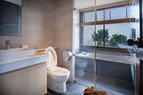 Cliff Lanta Suite