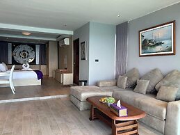 Cliff Lanta Suite