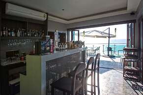 Cliff Lanta Suite