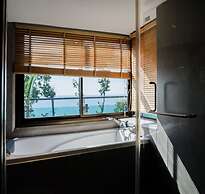 Cliff Lanta Suite