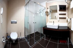 Ozay Suites