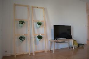 Modern & Bright by Homing