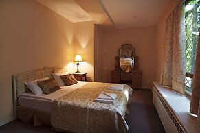 Caravan Hotel