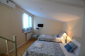 Caravan Hotel