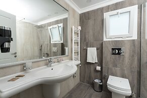 Bay Nihat Lale Otel
