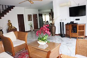 VIP Chain Resort Pool Villa