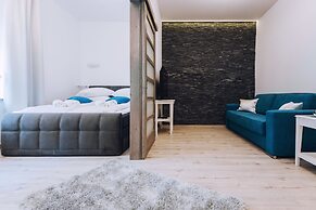 City Lights Apartments - Bosacka